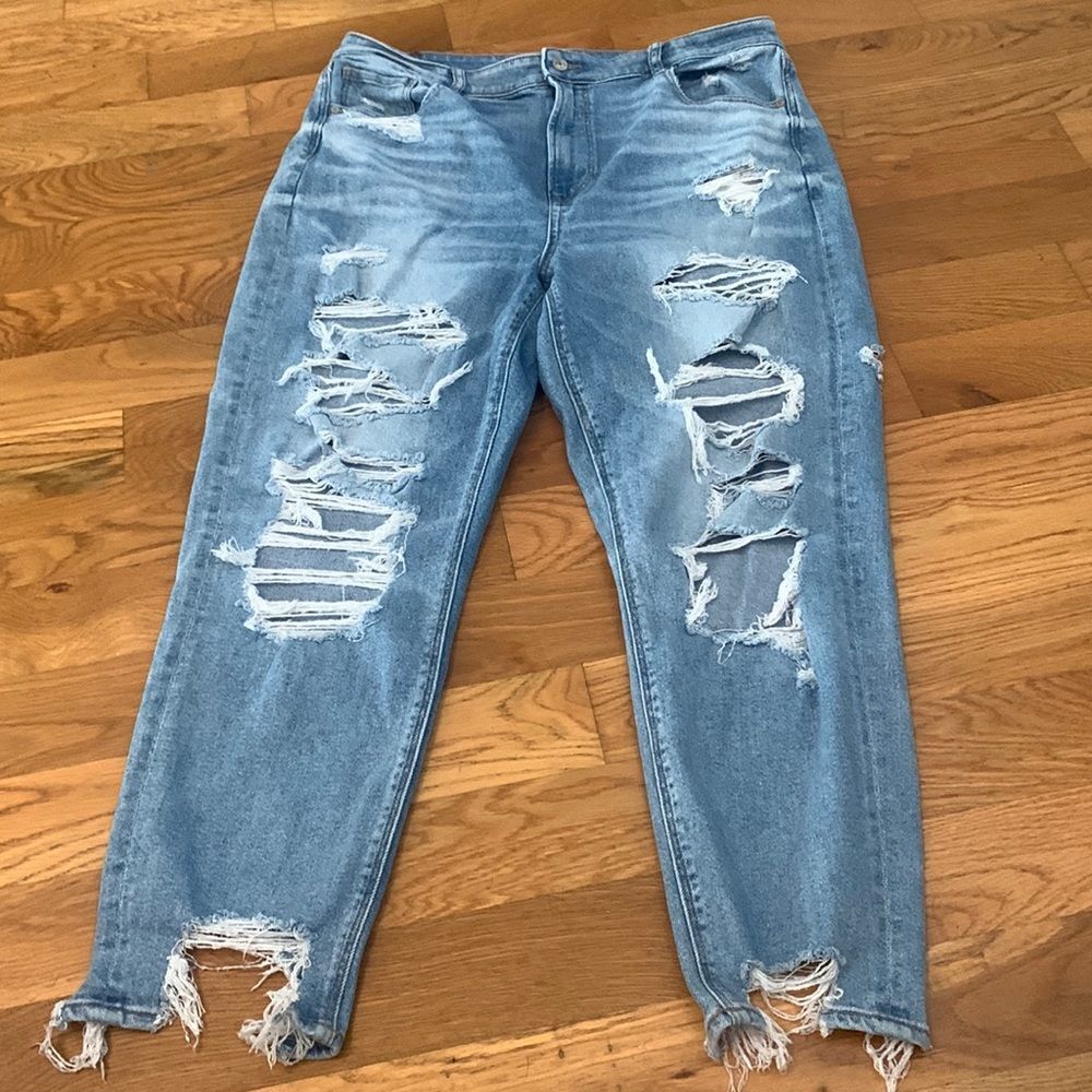 American Eagle Outfitters Light Blue Distressed Jeans